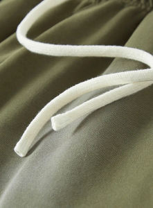 กางเกงขาสั้นกีฬาผู้ชายสไตล์อเมริกันสุดเทรนด์สำหรับฤดูร้อน ทรงหลวม ป้องกันรังสียูวี แห้งเร็ว ระบายอากาศได้ดี ความยาวระดับเข่า มีซิป - Product Image 6