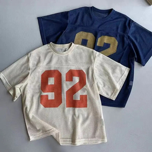 เสื้อยืดครอปทรงหลวมแบบวินเทจถักนิตเนื้อหนาแห้งเร็วพิเศษ - ลายพิมพ์ตาข่ายแบบเสื้อฟุตบอล 3 มิติ สำหรับผู้ชาย - Product Image 1