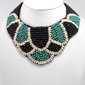 Collier bib artisanal vintage ethnique bohème multicolore en résine et perles de rocaille CRYSTAL CRAFT - Product Image 6