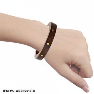 Brazalete Artesanal de Madera Oscura con Incrustaciones de Estrella de Latón, Accesorio de Moda Ecológico Hecho a Mano - Product Image 3
