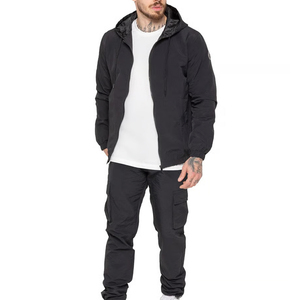 Ensemble de survêtement sportif pour homme de haute qualité, personnalisé, confortable, ajustable, à manches longues, léger, en polyester et nylon, coupe-vent - Product Image 2