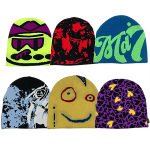 Gorro Unisex de Alta Calidad OEM, Color Negro, Diseño Jacquard Personalizado, Gorro de Invierno para Mujer - Product Image 1