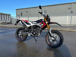 MRT 50 Pro SM รุ่นใหม่ล่าสุด 55 ไมล์ต่อชั่วโมง 50 ซีซี รถซูเปอร์โมโต 2 จังหวะ ใช้ได้บนถนน ถูกกฎหมาย รับประกัน 1 ปี พร้อมจัดส่งวันนี้ - Product Image 2