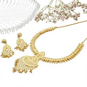 Colliers de mode plaqués or micron 14K 18K 24K en gros, parure de bijoux au design traditionnel, colliers en laiton plaqué or micron - Product Image 2