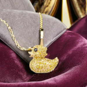 Colgante de Dibujos Animados de Pato de Goma con Moissanita, Diseño Elegante y Moderno, Personalizado, Unisex, Joyería Fina, Collar con Dije de Oro Sólido de 10K - Product Image 5