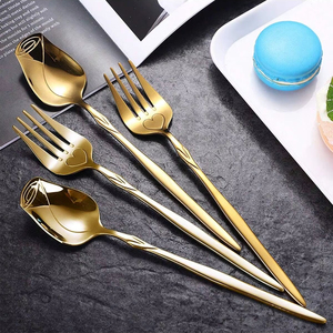 Couverts de style luxe moderne alliant design raffiné, pour une expérience culinaire confiante et une présentation de table haut de gamme. - Product Image 1