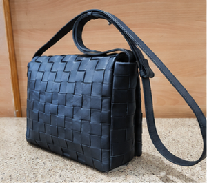 Sac bandoulière tissé pour femme en cuir de luxe, style japonais vintage, sac à main tendance, sac à bandoulière de qualité supérieure, vente en gros - Product Image 2