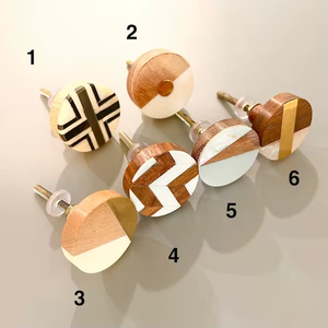 Poignées de porte d'armoire classiques en bois et résine, design traditionnel fait main pour tiroirs de cuisine, chambre et salle de bain - Product Image 1