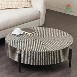 Mesa de centro redonda moderna Nhat Minh con incrustaciones de nácar y patas de hierro, mueble para sala de estar - Product Image 3