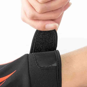 Wholesale American Football <b>Gloves</b> Stable Performance Soft Touch Easy Flexibility Balanced Support American Football <b>Gloves</b> - Product Image 4