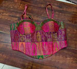 <b>Red</b> Woven Minimalist Corset Style Sleeveless Short Sweetheart Collar Contrast Color Wedding Saree <b>Blouse</b> Back Tie-Up Nylon - Product Image 1