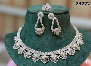 Conjunto de Collar y Pendientes con Motivo Floral en Aleación Chapada en Oro, Cadena de Eslabones |   Modelo de imitación de boda nupcial tradicional india 23216 - Product Image 5