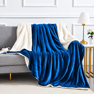 Couverture Sherpa unie bleue en polaire et flanelle, couverture tricotée personnalisée pour la maison et les voyages - Product Image 5