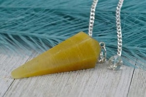 Pendule en cristal d'aventurine jaune fait main, facetté, en forme de pointe de crayon, pour la divination Reiki et la radiesthésie - Product Image 4