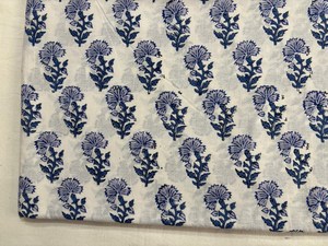 Tela de Algodón Estampada a Mano con Diseño Floral Azul sobre Base Blanca, Tela de Algodón con Estampado Jaipuri Hecho a Mano en India, Motivo Pequeño - Product Image 3