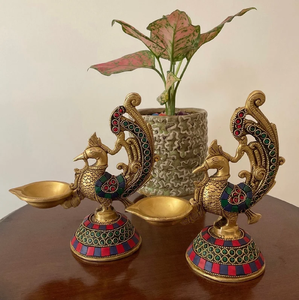 Lampes à huile compactes en laiton en forme d'étoile, avec motifs géométriques gravés sur le rebord, disponibles à prix de gros. - Product Image 3