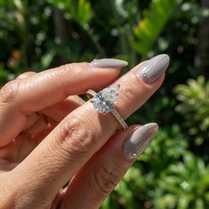 Anillo de Compromiso y Boda con Diamante Cultivado en Laboratorio de 2 Quilates, Corte Pera, Certificado IGI, Oro de 14K, Engaste Catedral, Diamantes Pavé Laterales, Personalizado - Product Image 5