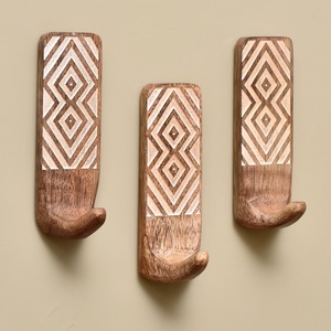 Cintres en bois haut de gamme, personnalisation de marque, style hôtelier européen, surface laquée brillante, crochet chromé durable - Product Image 1