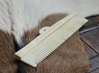 Peigne Viking en Corne de Buffle Fait Main Écologique Poli Style Animal Forme Naturelle Médiévale Peigne à Cheveux Artisanat d'Art de Collection NS