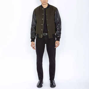 Veste universitaire d'hiver personnalisée avec logo, manches en cuir, broderie noire, pour couple, style baseball, veste Letterman pour homme avec lettres sur le devant - Product Image 1