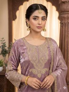 Salwar Kameez Tradicional de Seda Lila para Mujer con Bordado Dorado, Corte Regular, Largo hasta el Tobillo, Estilo India Pakistán, Ropa de Boda - Product Image 3