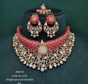 Juego de Joyería Nupcial Clásico Peacock Kundan 09170 con Perlas, Collar, Aretes y Tikka en Color Dorado, con Piedras Rojas y Rosas, Accesorios de Moda - Product Image 1