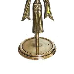 Support de bougie vintage en laiton doré avec ruban et pompon, style antique de luxe, idéal pour les mariages et les cadeaux au Moyen-Orient - Product Image 3