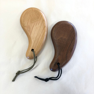Décapsuleur en bois foncé avec insert métallique et cordon en cuir, idéal pour les fêtes à la plage, les bars, les cuisines et les mariages - Product Image 6