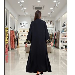 Tendencias 2026 de Cp Premium: Vestido de Noche Modesto con Bordado y Paneles en Contraste, Patrón Geométrico, Silueta en A y Cuello en V - Product Image 3