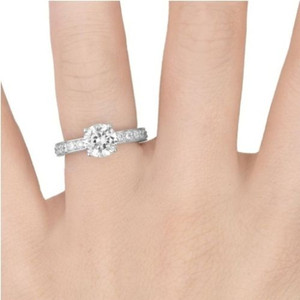 Anillo de compromiso de oro de 10K con detalles de volutas y detalles atemporales, con diamante central cultivado en laboratorio. Fabricante mayorista y minorista OEM. - Product Image 3