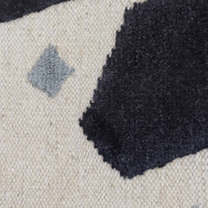 Tapis d'appoint moderne en laine écologique épaisse, motif abstrait ivoire et anthracite, motif filigrané répétitif pour hôtel et villa - Product Image 3