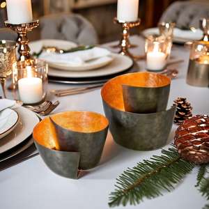 Portavelas decorativo de hierro con acabado en polvo dorado para decoración del hogar. - Product Image 1