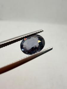 Espinela Natural de Corte Ovalado en Tono Grisazul Acero de 2.90CT con Juego de Color de Ceilán, Sri Lanka, Sin Orificio para Joyería de Gemas Sueltas - Product Image 1