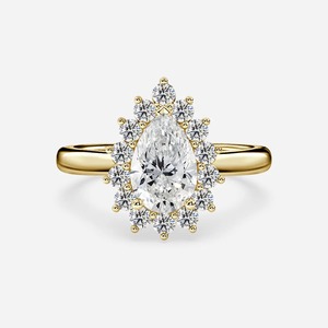 Anillo de compromiso con diamante cultivado en laboratorio de corte pera de 2.10 quilates, oro amarillo con halo de flores. - Product Image 2