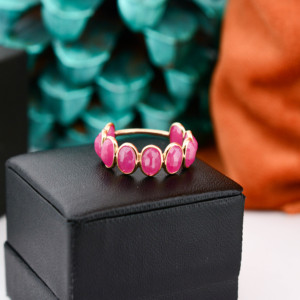 แหวนประดับทับทิมสีแดงธรรมชาติแบบ Eternity Band ตัวเรือนทองคำแท้ 18K สีเหลือง – แหวนประดับพลอยรูปไข่ แหวนประจำเดือนเกิดเดือนกรกฎาคม เครื่องประดับชั้นดี - Product Image 6