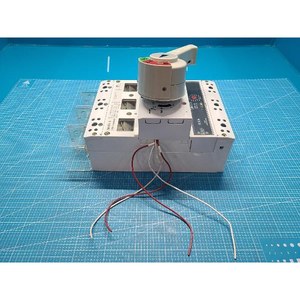 Disjoncteur à boîtier moulé Moeller NZM 10-600N-NA, utilisé comme pièce détachée pour équipement semi-conducteur d'époque - Product Image 5