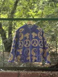 เสื้อแจ็คเก็ตผ้าฝ้ายทอมือสไตล์ซูจานีสำหรับผู้หญิง ลายหยินหยาง ปักลายสันติภาพ แบบควิลท์ โบโฮ เอธนิค ยั่งยืน เหมาะสำหรับฤดูใบไม้ร่วงและฤดูหนาว - Product Image 2