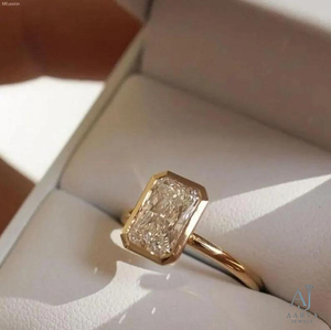 Anillo de Moissanita Clásico con Corte Radiante, Engaste de Bisel, Solitario, para Compromiso o Boda, Chapado en Oro Amarillo para Mujer - Product Image 5