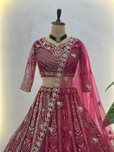 La elegancia se une a la tradición: el color del mehndi combinado con una dupatta multicolor bellamente bordada, perfecta para ocasiones festivas. - Product Image 6