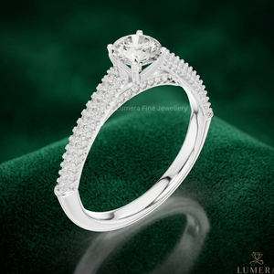 Bague de fiançailles Lumera Fine Jewellery en platine avec diamant rond et pierres latérales pavées, solitaire classique, bijoux pour femmes - Product Image 3