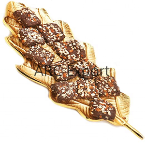 Plateaux de chocolat en forme de feuille d'or décoratifs martelés Plateaux de service de chocolat décoratifs faits à la main pour une utilisation à la maison pour une fête de mariage - Product Image 1