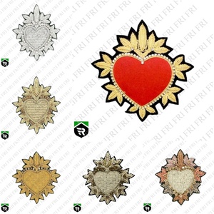 Broche de moda de lujo hecho a mano, broche de corazón de corona bordado con cuentas de alambre de lingotes, Pin hecho a mano para accesorio de ropa - Product Image 6
