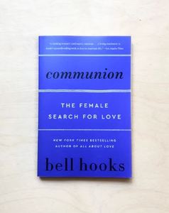 Communion : La recherche de l'amour chez la femme par Bell Hooks, livre broché sur la psychologie féministe et les relations humaines - Product Image 3