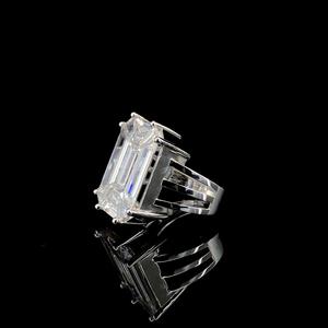 Bague élégante en or blanc 14 carats avec diamant de laboratoire taille émeraude de 1,0 carat, certifié IGI, pour mariage, fiançailles ou occasion spéciale - Product Image 3