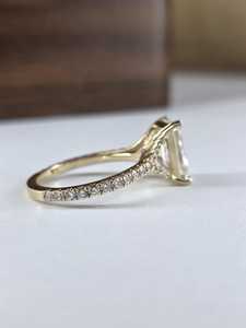 Anillo Romántico East West con Diamante Cultivado en Laboratorio de Corte Radiante de 3.01CT, Oro Sólido de 14K, Joyería para Compromiso, Boda o Propuesta para Ella - Product Image 6
