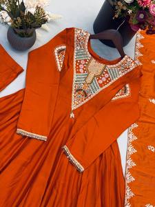 Élégante Robe Anarkali Trois Pièces Longue Broderie Romaine à Sequins, Sans Plis, Extensible, Séchage Rapide, Collection Coucher de Soleil - Product Image 6
