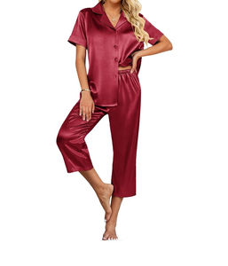 Conjunto de Pijama de Satén Personalizado para Mujer, 1 Pieza, Cintura Elástica, Manga Corta, Camiseta con Botones, Pantalones Capri, Ropa de Dormir Tipo Seda - Product Image 1