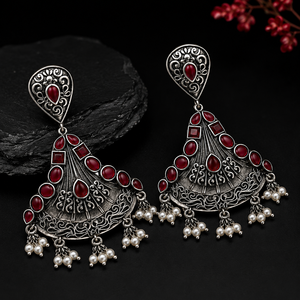 Boucles d'oreilles classiques en laiton, motif floral, argent oxydé, pierre rouge, vente en gros |   Boucles d'oreilles pendantes de qualité supérieure |   Usine directe - Product Image 3