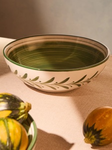 Bol à salade en céramique de qualité supérieure, design artisanal rond et profond en forme de feuille d'olivier, finition brillante pour une table contemporaine - Product Image 2