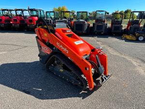 รถตักล้อยางขนาดเล็ก Kubota SCL1000 เครื่องยนต์ดีเซล ระบบควบคุม PLC แรงยกสูง เหมาะสำหรับงานก่อสร้าง ราคาโรงงาน - Product Image 3